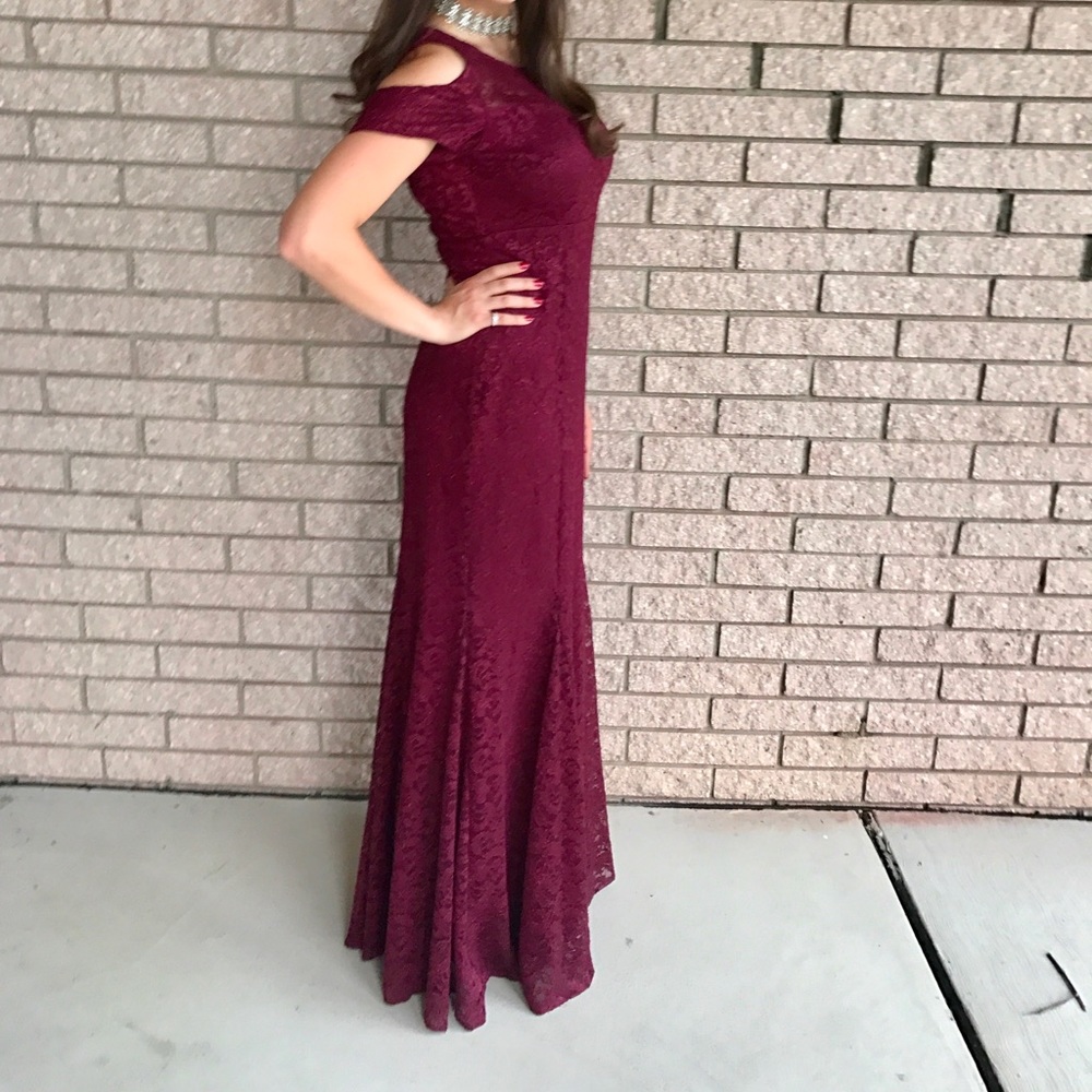 Elegant Burgundy dress size 10. Only worn once and in great condition.